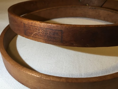 VINTAGE “PRINCESS” 4 INCH WOODEN EMBROIDERY HOOP ADJUSTABLE SPRING BOW TENSION - Picture 2 of 4