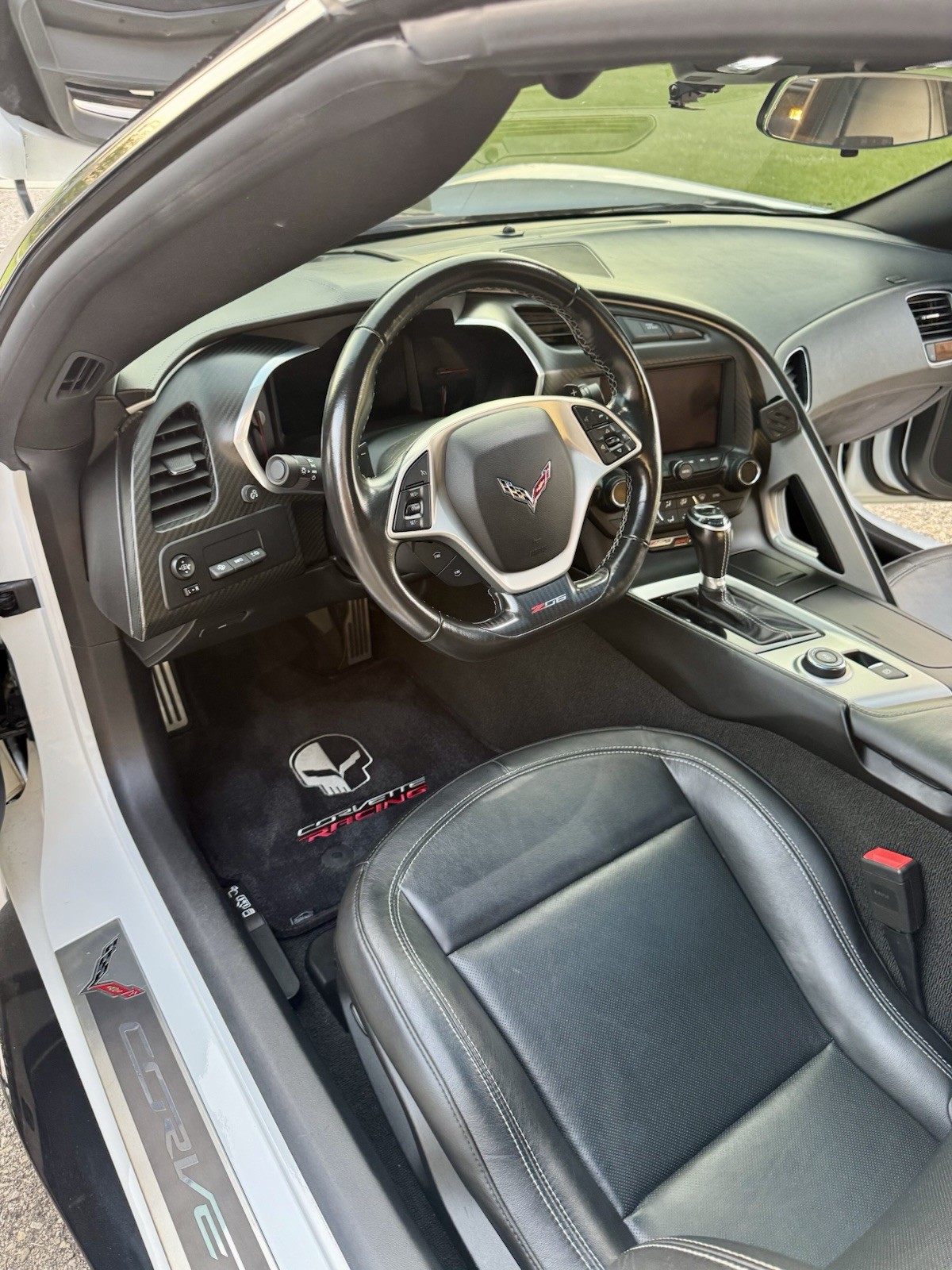 2018 White Chevrolet Corvette   | C7 Corvette Photo 6