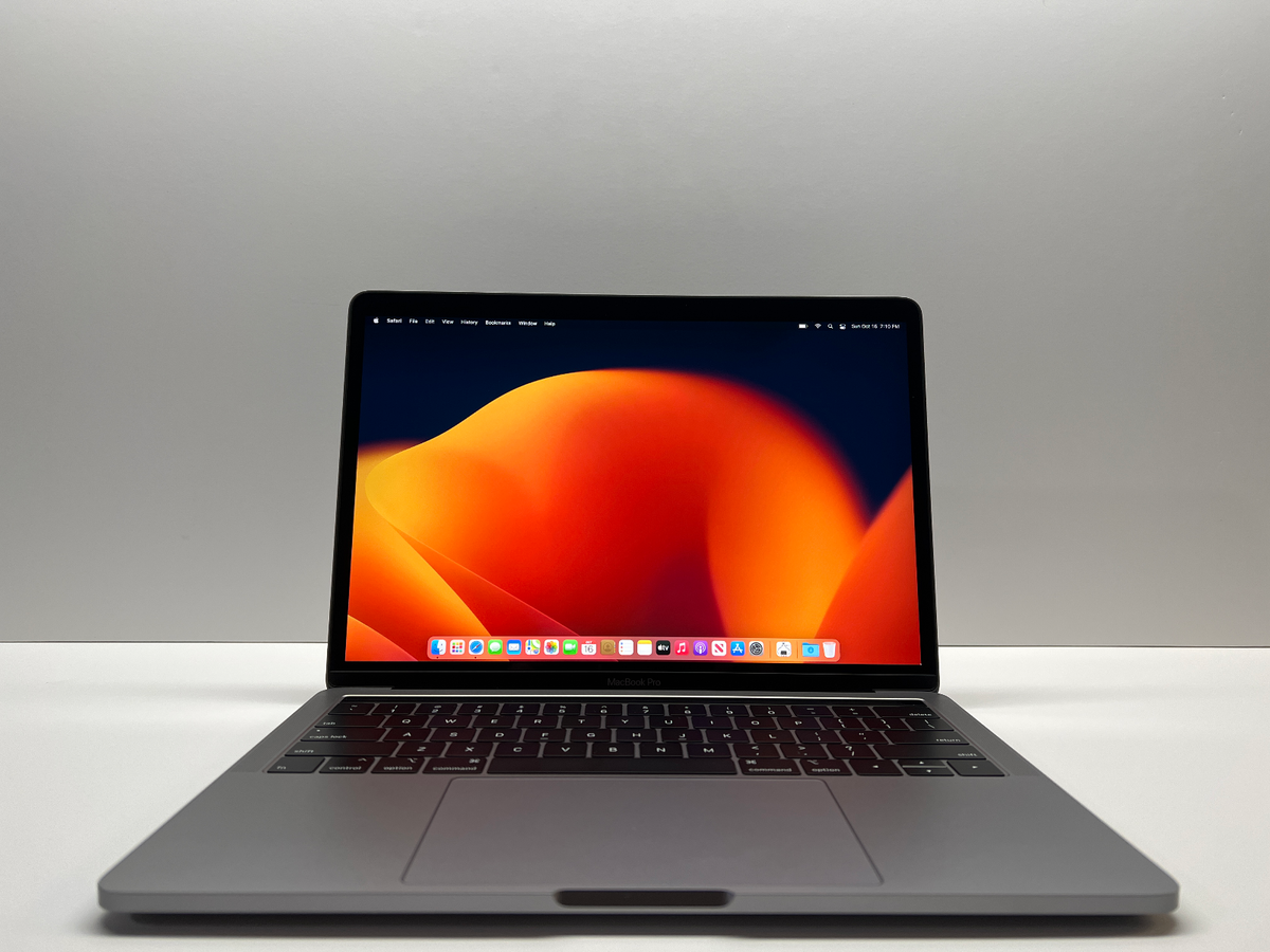 2018+ Apple MacBook Pro 13 Quad 2.7GHz Intel i7 16GB RAM 2018+ Apple MacBook Pro 13 Quad 2.7GHz Intel i7 16GB RAM