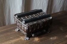 Ancienne chaufferette chauffe-pied en métal modèle rare