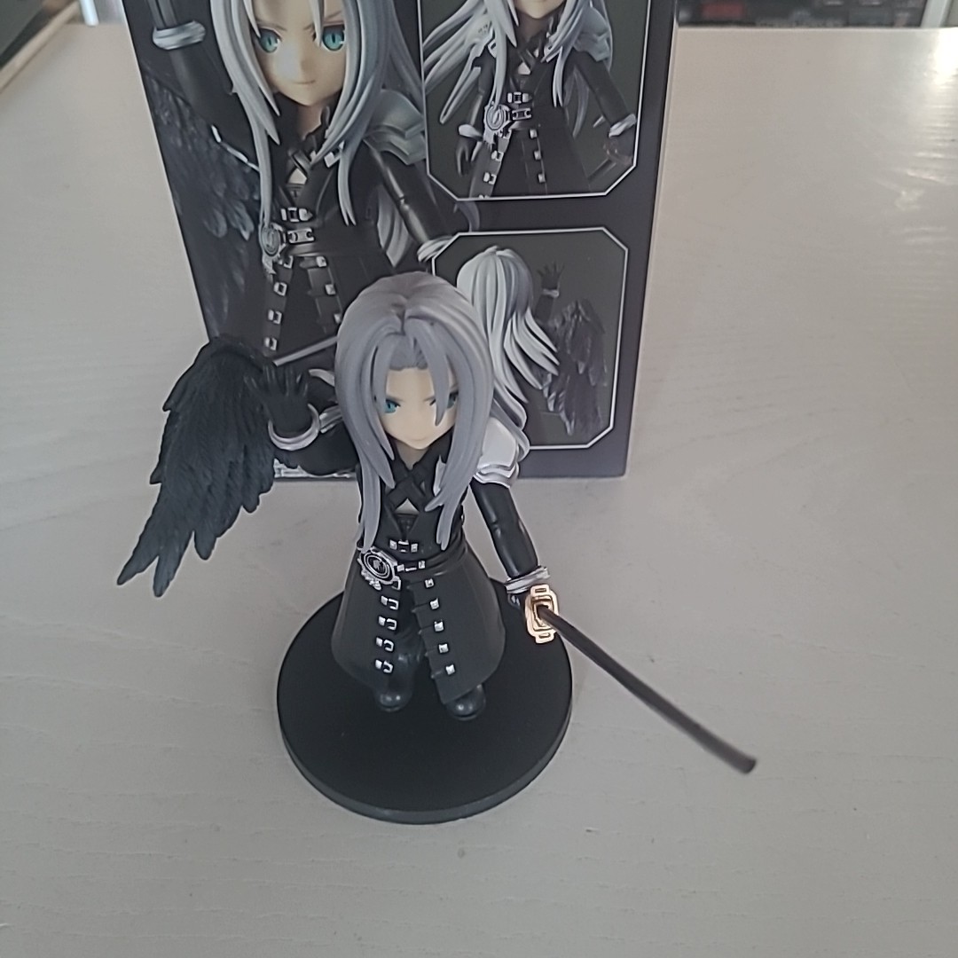 SEPHIROTH FINAL FANTASY VII 7 FIGURE NUOVO CON BOX
