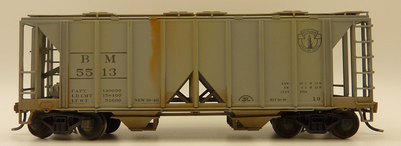 Boston & Maine BM 70 Ton 2 Bay Covered Hopper Bowser Weathered Built HO