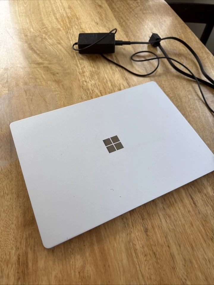 Microsoft Surface Laptop 1ª Generación 1769 i7-7660U 16 GB RAM 1 TB SSD Win11 Pro Foto 2 de 4