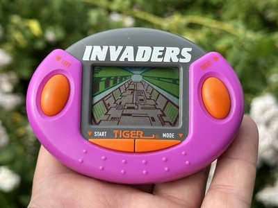   Vintage TIGER Electronics INVADERS 1990er Retro Arcade HANDHELD LCD SPIEL  