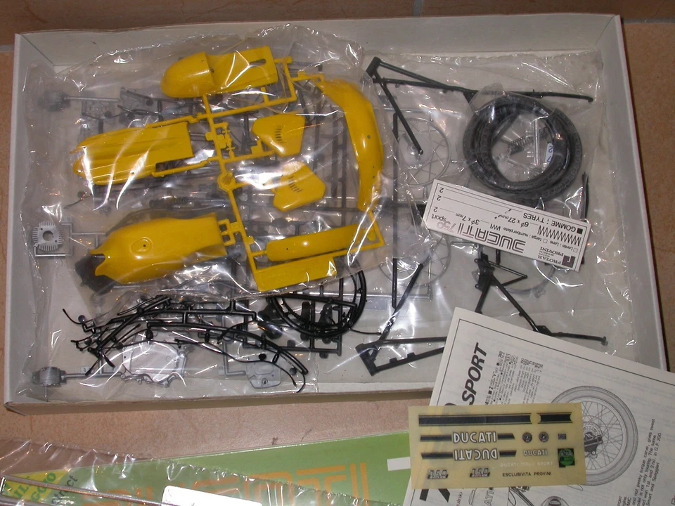 Ducati 750 Sport, Protar, 1:9 - Bild 2 von 3