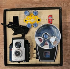 VINTAGE KODAK BROWNIE STARFLEX DELUXE CAMERA OUTFIT