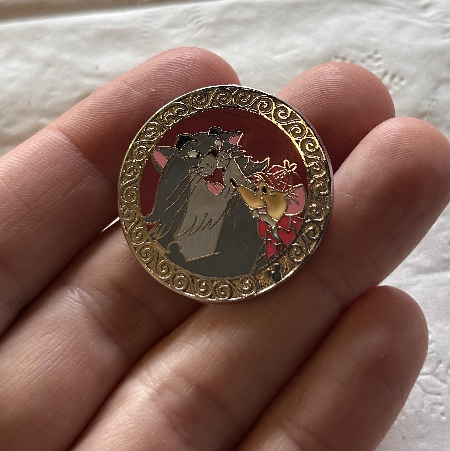 DL Roquefort & Billy Boss The Aristocats 2010 Hidden Mickey Lanyard Pin #74662