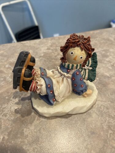 ENESCO RAGGEDY ANN AND ANDY - COLD HANDS, WARM HEART- ANN/ICE SKATING - Picture 1 of 5