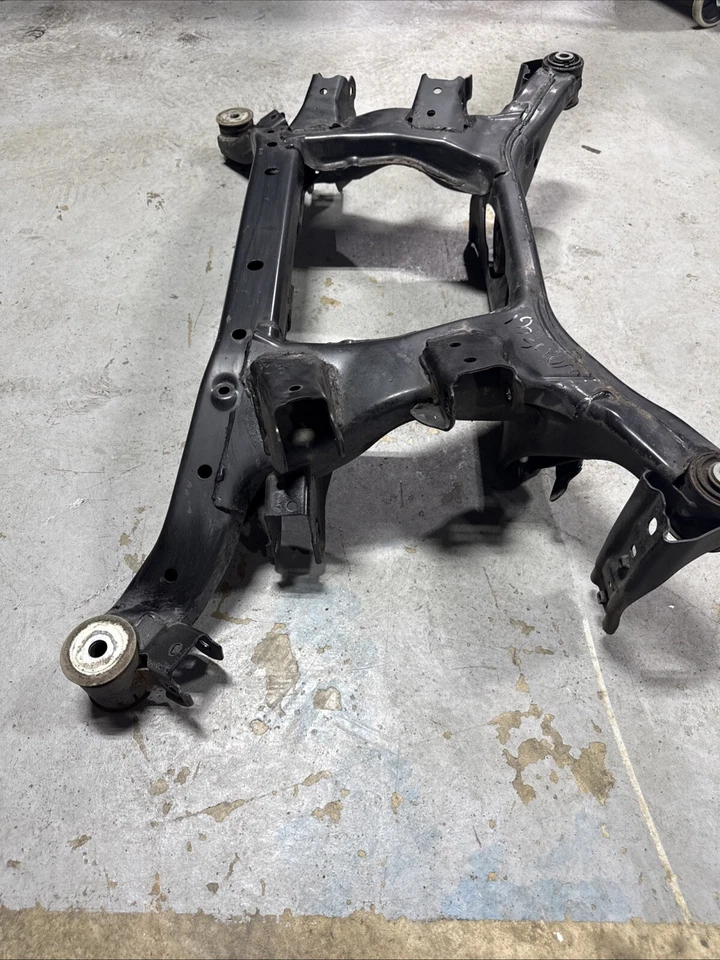 Subchasis de suspensión trasera Scion FRS Subaru BRZ 86 2013 OEM USADO Foto 2 de 4