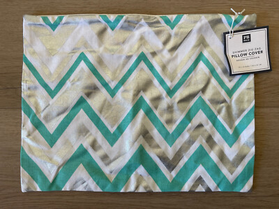 Pottery Barn Teen - PB Dorm - shimmer zig zag pillow cover 12x16