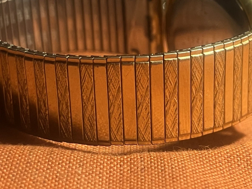 Universal Geneve Swiss Watch 14K Yellow Gold Vintage Manual Wind. USA Band - Image 4 of 4