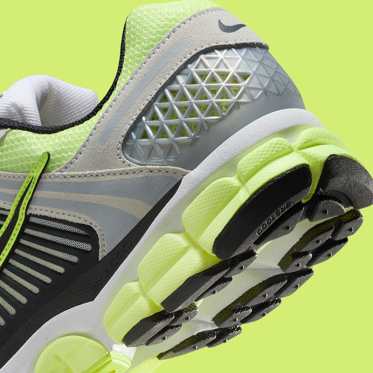 Nike Air Zoom Vomero 5 Volt Life Lime Metallic Platinum Grey Nike Air Zoom Vomero 5 Volt Life Lime Metallic Platinum Grey