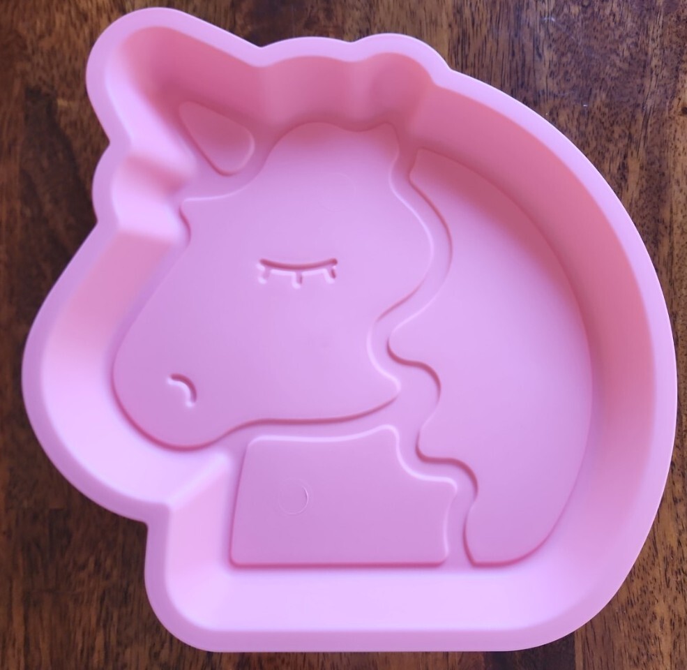 ~ Kids Dinnerware ~ Pink Plastic ~ 7.25" Unicorn Plates
