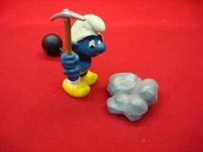 1977 SMURFS - BALL & CHAIN W/ROCKS - CAST VINYL - NICE CONDITION