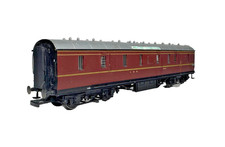 Hornby R4233 OO Gauge Stanier LMS Full Bake Coach 30972 unboxed