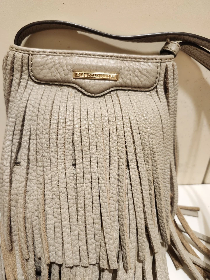 Nuevo Bolso Bandolera para Teléfono Rebecca Minkoff Gris Cuero Guijarro con Flecos Ret. $195 Foto 2 de 4