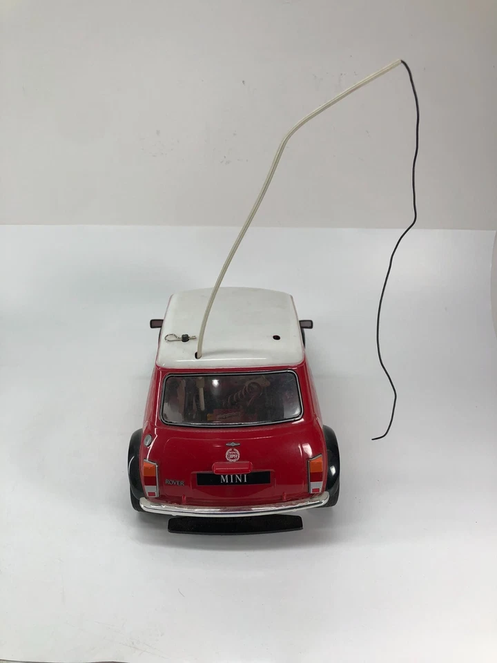 Tamiya 1/10 R/C Rover Mini Cooper Racing rojo y blanco sin probar Foto 4 de 4