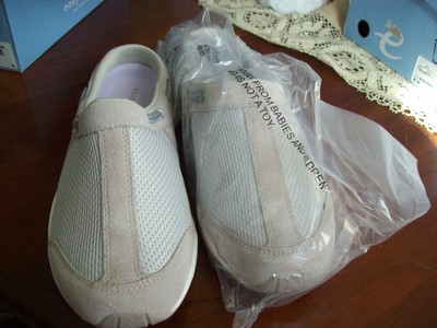 easy spirit arbitrary women's slip on shoes