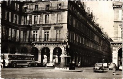 CPA PARIS (1.) La Rue des Pyramides Statue de Jeanne d'Arc (564495)
