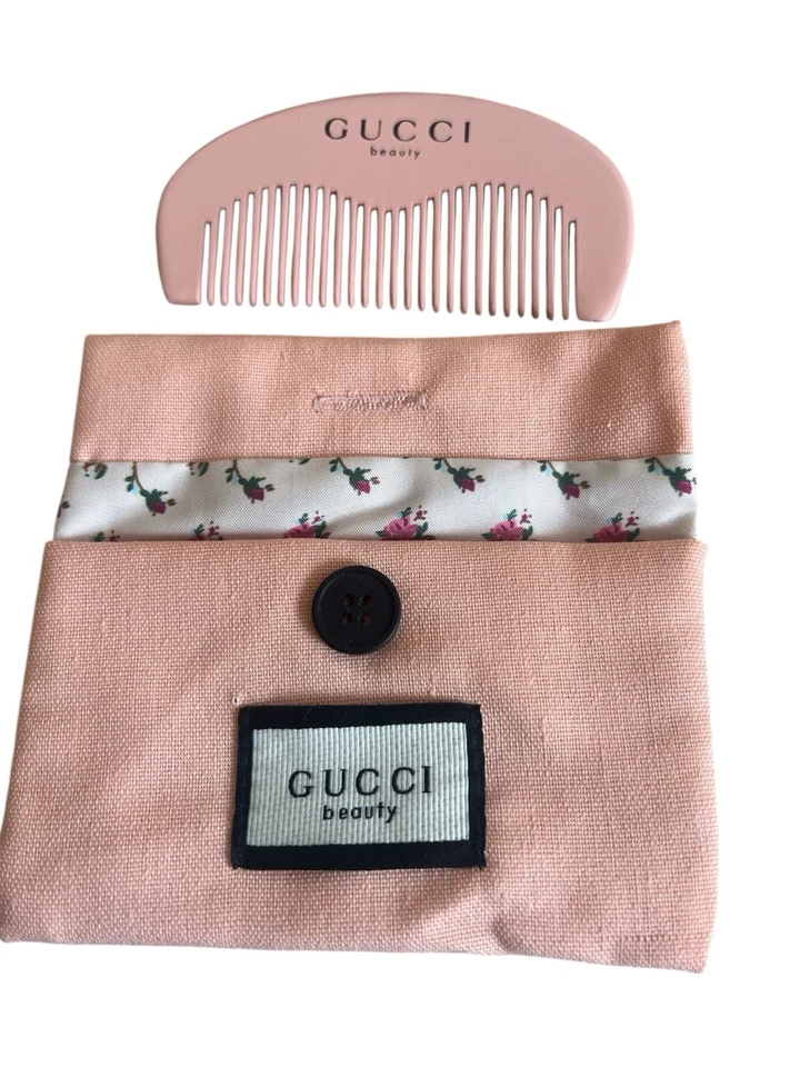 NUEVO Conjunto de Peine y Bolsa Gucci Belleza Rosa Floral.Regalo con Compra. Foto 4 de 4