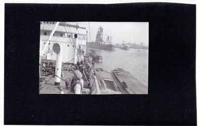 Vintage Foto von S S Mahratta Entladen von Leinsamen bei Hull, 1929 (C95861)