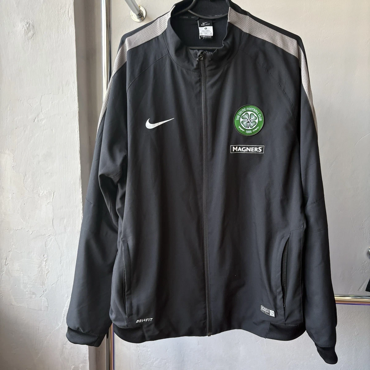 Preços baixos em Nike Celta Clube Internacional jaquetas fãs de