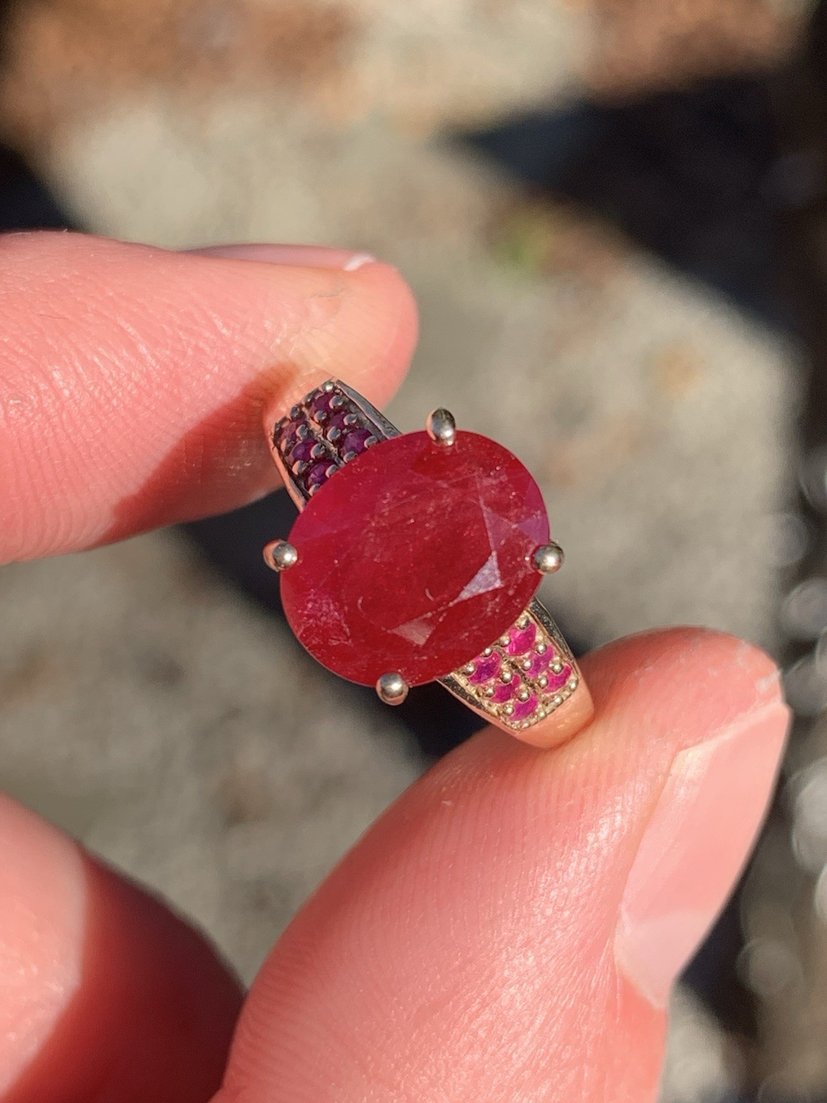 9ct Gold Large Ruby Exceptional Ring 3.7 Grams - image 1