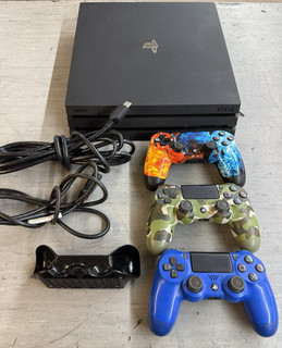 Sony PlayStation 4 PS4 Pro 1TB Console CUH 7015B –Tested –3 Controller & Cables