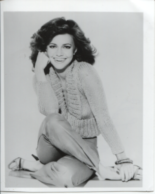 1984 Press Photo of Actress Sally Field sitting on the floor