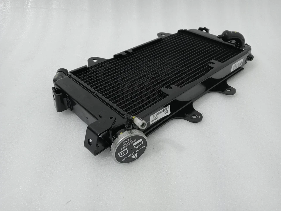 Genuine KTM DUKE 390 2017-2020 MODEL RADIATOR COMPLETE WITHOUT FAN Foto 3 de 4