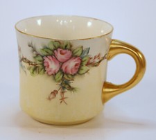 Vintage tea/coffee mug with roses-made in USA 10 oz.