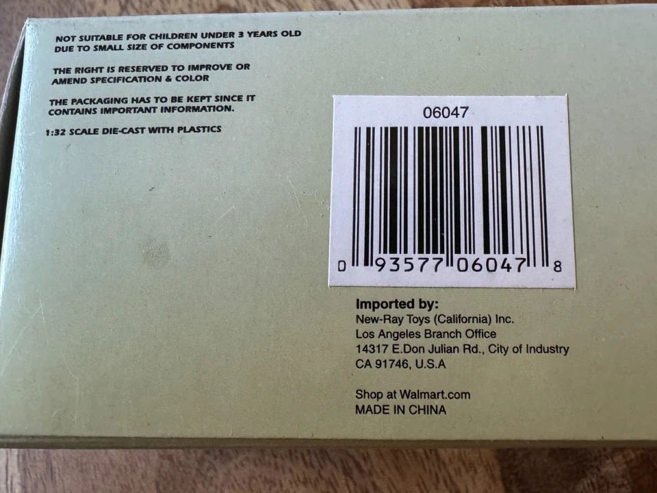 Ray Italia Gold Vespa 125 6 Giorni Scooter 1952 -1:32 Scale Die Cast Case SEALED - Image 4 of 4