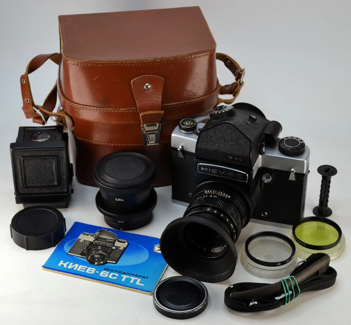 Lot 141 - A Kiev 60 Medium Format SLR Camera Outfit