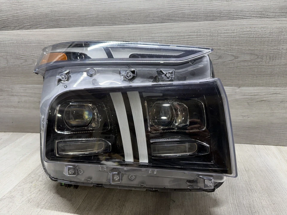 OEM 2021-2023 Hyundai Santa Fe RH Passenger Side  LED Headlight W/ Damage ((AA)) - Image 2 of 4