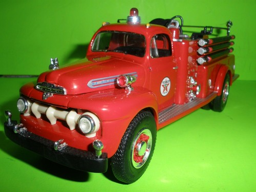 FIRST GEAR TEXACO FIRE CHIEF 1951 FORD PUMPER FIRETRUCK DIECAST TRUCK 19-2319 C - Picture 2 of 6