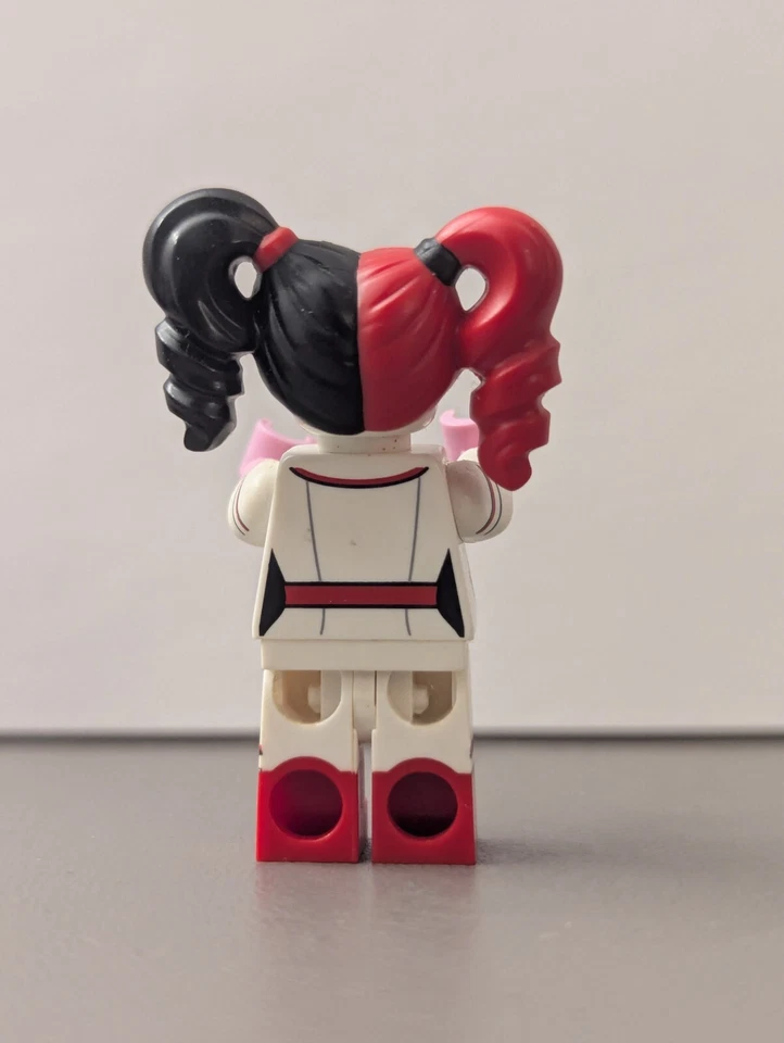 Мини-фигурка LEGO Harley Quinn DC Batman серия 1 медсестра (C) - Изображение 3 из 4