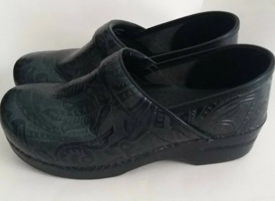 DANSKO Black Embossed Textured Leather Clogs/Nursing Shoe/Mule Womens 40/9.5-10
