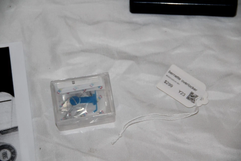 Bernina Bernette 334DS Serger Over Lock Sewing Machine | Working with bag M - image 4 of 4