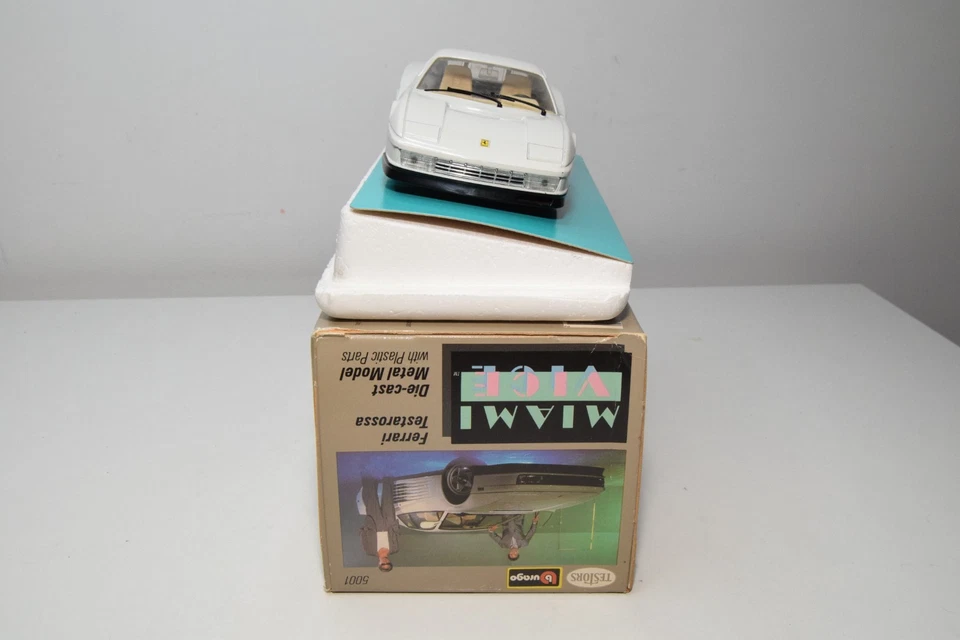 B70 1:24 BBURAGO BURAGO 5001 FERRARI TESTAROSSA MIAMI VICE WHITE MIB RARE - Photo 4/4