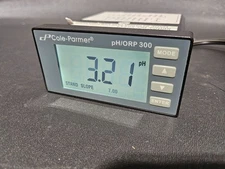 Cole-Parmer pH/ORP 300 UX-05802-12 Temperature 1/8-DIN Controller