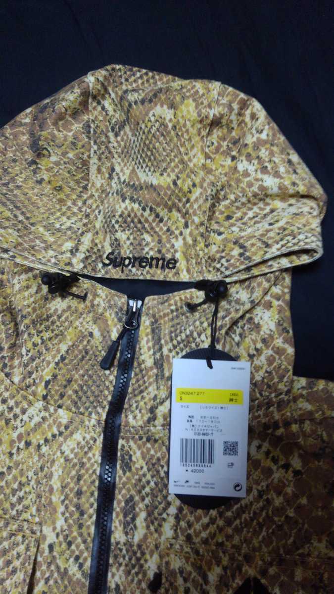 With sticker Supreme NIKE ACG Denim Pullover Gold Snakeskin With sticker Supreme NIKE ACG Denim Pullover Gold Snakeskin