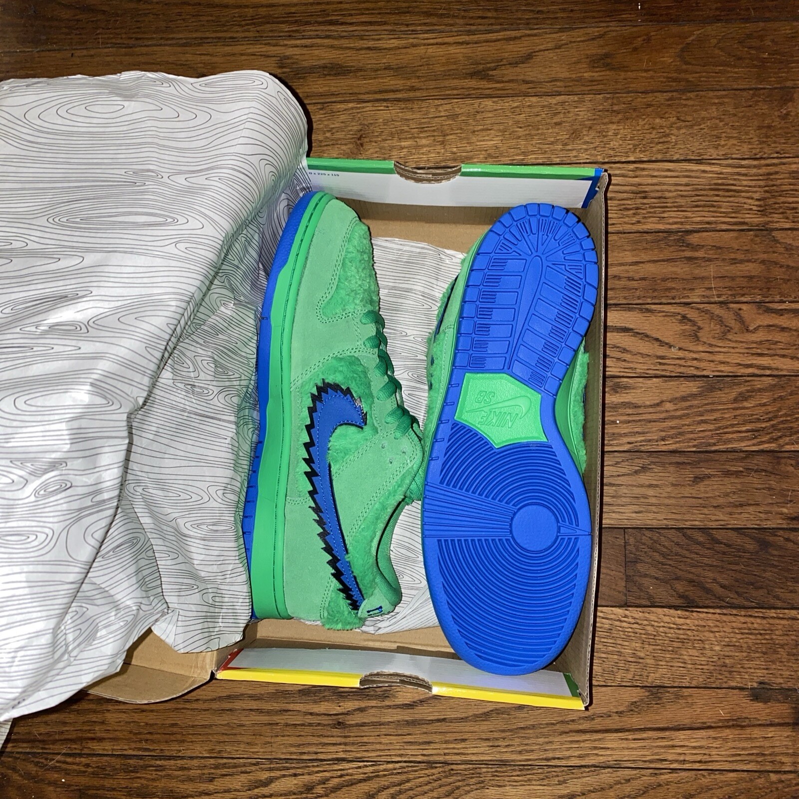 Size 10.5 - Nike SB Dunk Low x Grateful Dead Green Bear 2020 image 3