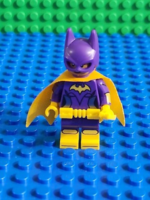 Batgirl Lego DC Minfigure With Utility Belt And Batarang