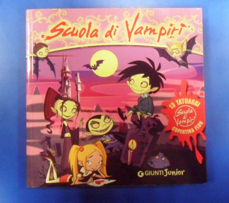 Scuola di vampiri. 13 tatuaggi + copertina fluo aavv 9788809064850