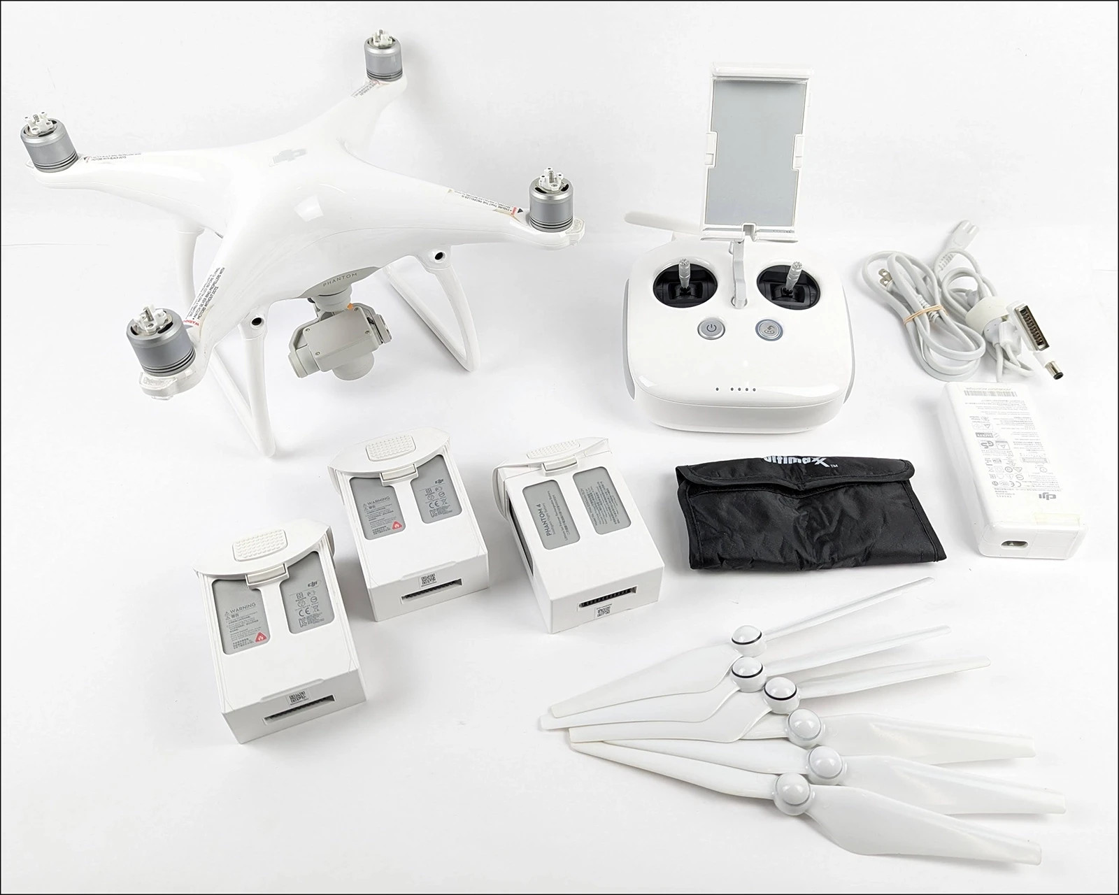 DJI Phantom 4 Drone WM330A w/GL300C Controller, 3 Batteries, Charger & Hard Case