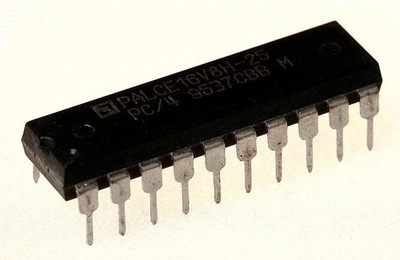   PALCE16V8H-15 DIP-20 EE   20-Pin Universal #zc