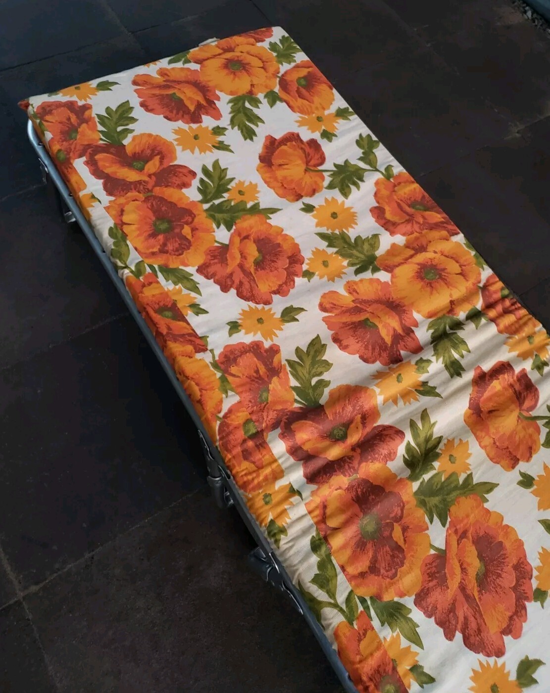 Vintage MCM Aluminum Outdoor Camping Folding Bed Cot w/ Vibrant Floral Pad Nice!