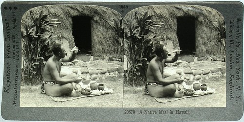Keystone Stereoview Native Meal in Hawaii Territory From 600/1200 Card Set #1045 - Picture 2 of 3