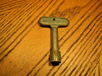 Vintage Aluminum Gas Line  Key  1/4'' & 5/1 6''  Tool  3-1/4'' Tall Unbranded
