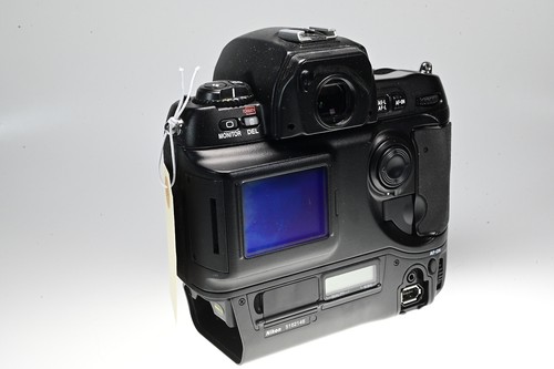 Nikon D1X 5.3MP Digital SLR Camera Body #G031 - Picture 4 of 6